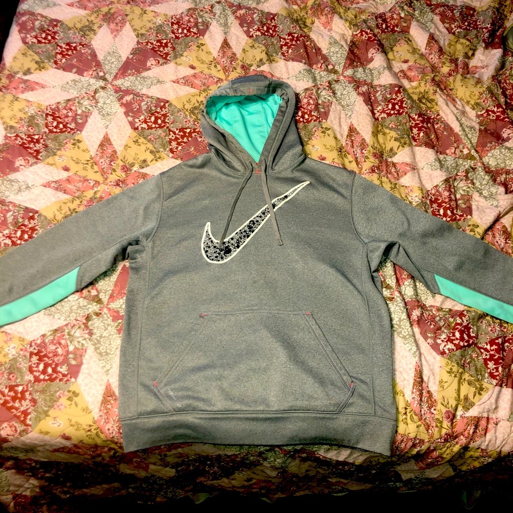 Men's medium Nike sweatshirt